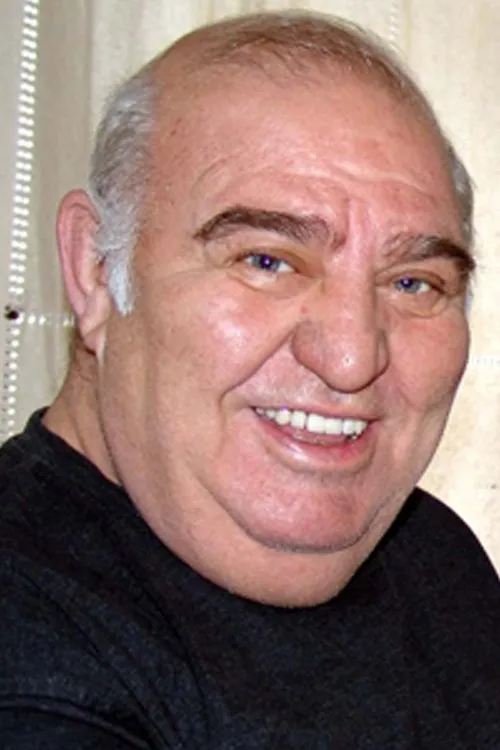 Baykal Kent interpretando a 