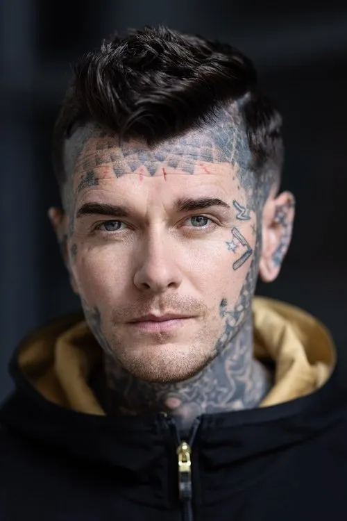 Sarah J. Kinlen ha trabajado con Baz Black en 1 ocasiones