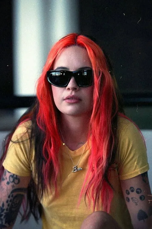 Laurence Lau ha trabajado con Bea Miller en 1 ocasiones