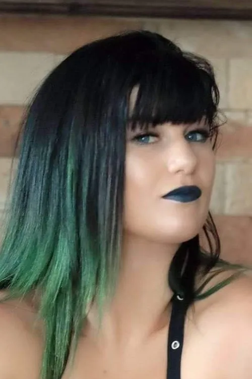 Beatrice St. Clere Priestley interpretando a Bea Priestley