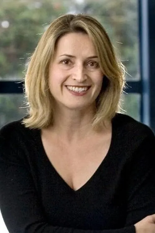 Beatrice Zeilinger interpretando a Bernice