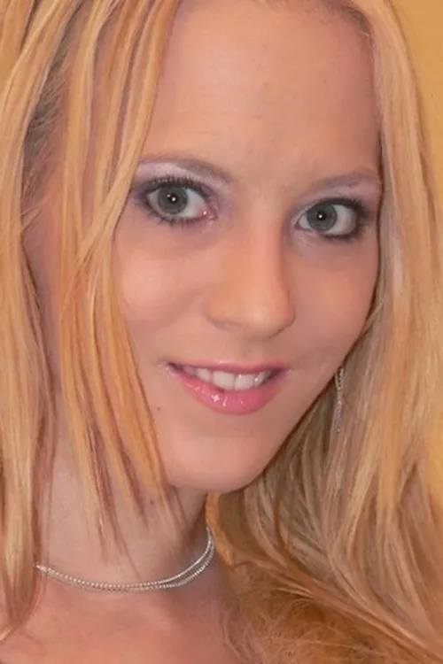 Becca Bratt interpretando a 