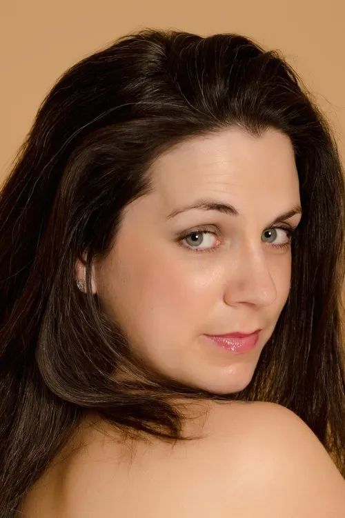 Beki Lantos interpretando a Kareen Hawlings