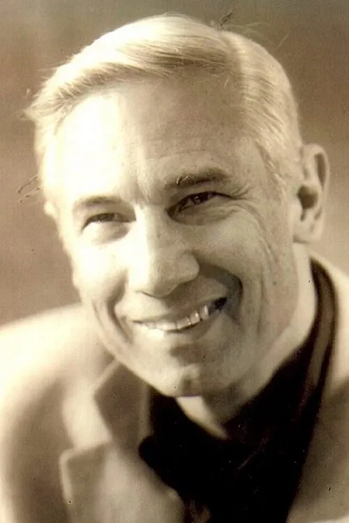 David J. Skal ha trabajado con Bela Lugosi Jr. en 4 ocasiones