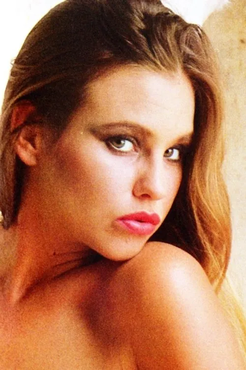 Belinda Foley interpretando a 