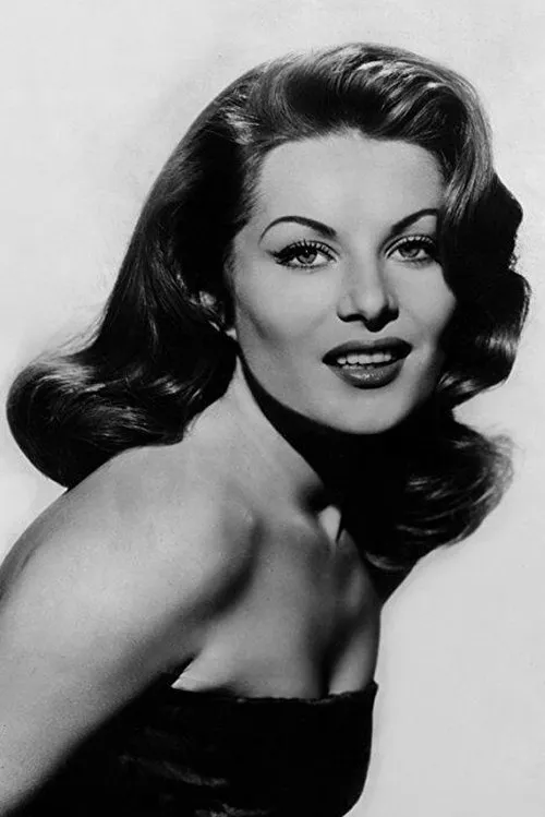 Belinda Lee interpretando a Fausta