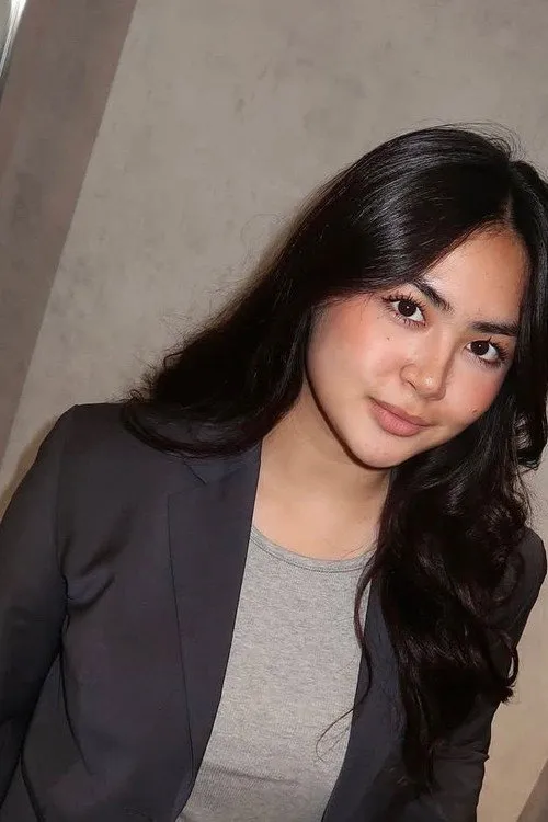 Nina Iskandar ha trabajado con Bella Dowanna en 1 ocasiones
