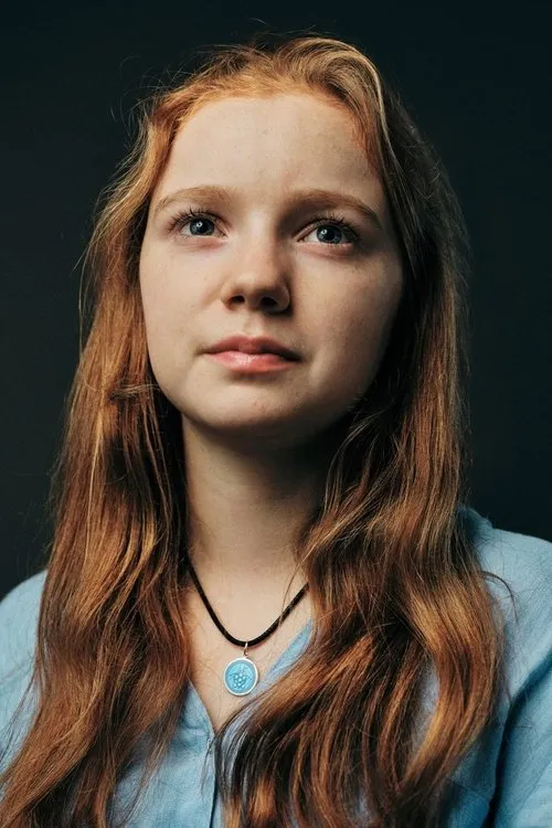 Bella Lack interpretando a Self