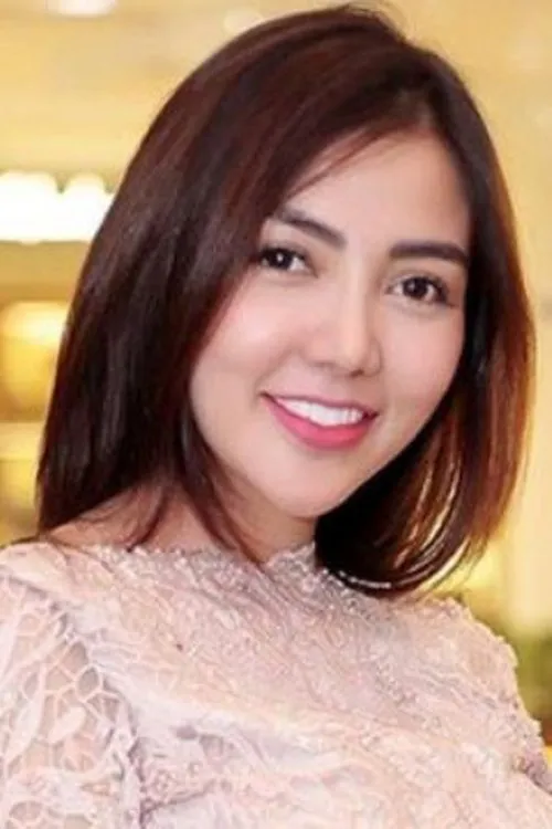 Bella Shofie interpretando a 