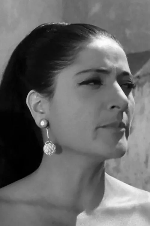 F????? ??ss?? ha trabajado con Bella Tzeska en 1 ocasiones