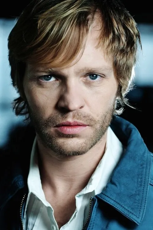 Ben Artmann interpretando a Sebastian Papst