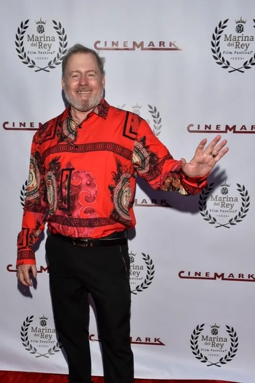 Ben Cable interpretando a Dancer