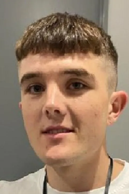 Ben Cameron Hands interpretando a Self