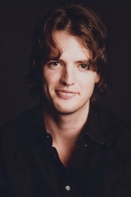 Ben Cole interpretando a Josh Hagen