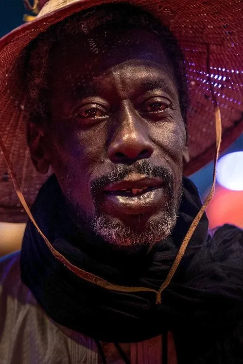 Ben Mahmoud Mbow interpretando a Demba