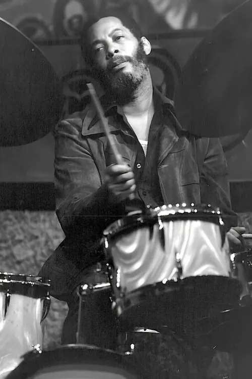 Larry Gales ha trabajado con Ben Riley en 2 ocasiones