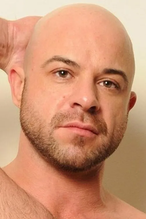 Ben Statham interpretando a 