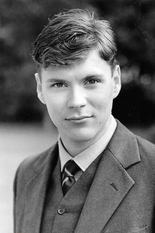 Benedict Taylor interpretando a Prince Andrew