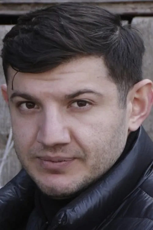 Беник Аракелян interpretando a Beno