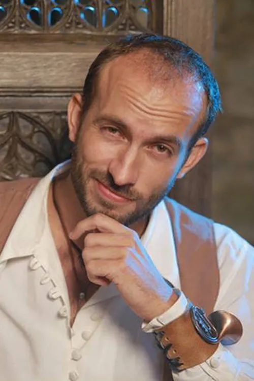 Benjamin Dayras — personaje: Mido