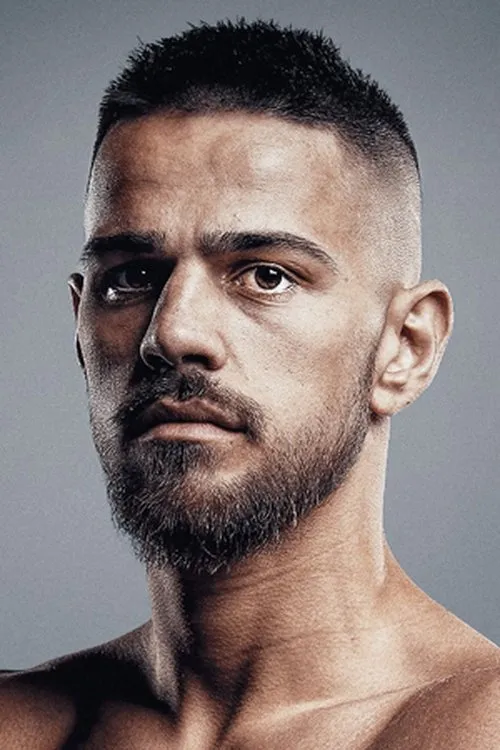 Benjamin Hussain interpretando a Self