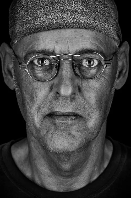 Bernhard Potschka interpretando a Guitar, Vocals