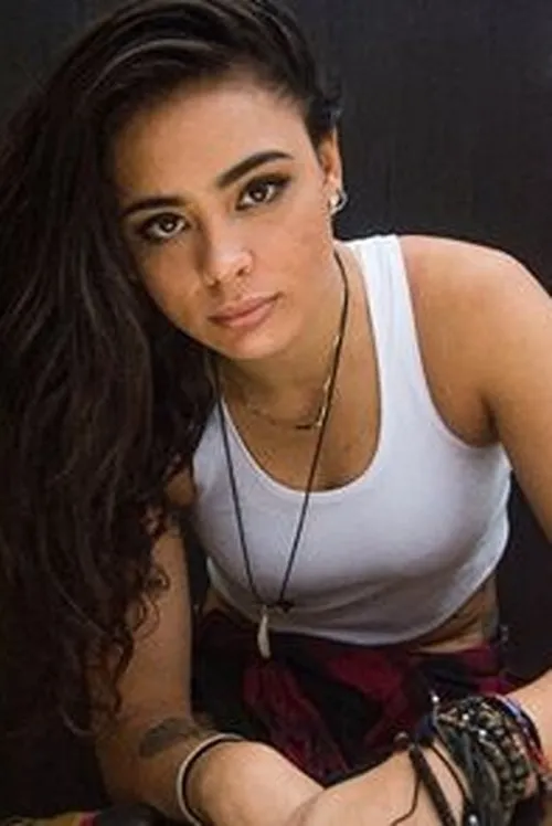 Bernie Van Tiel — personaje: Aisha