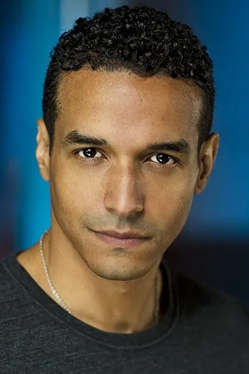 Bert Cardozo interpretando a Shawn