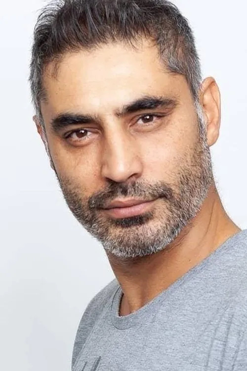 Bertan Dirikolu interpretando a 