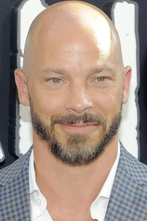 Berto Colon interpretando a Cop