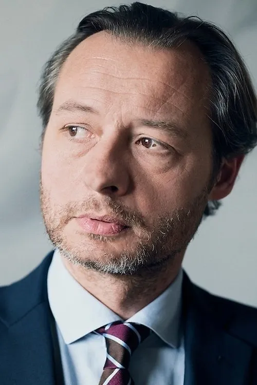 Bertrand Constant interpretando a Edgar