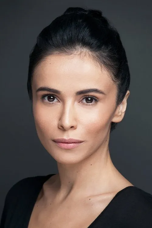 Beste Bereket interpretando a Kevser