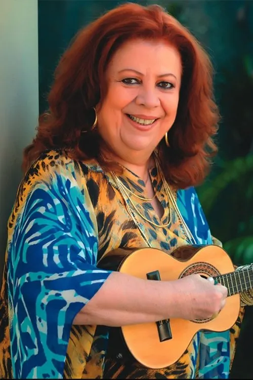 Beth Carvalho interpretando a Herself