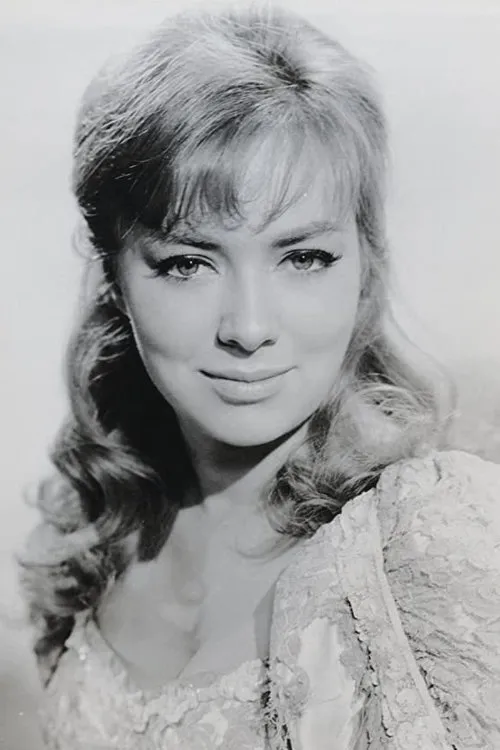 Beth Rogan interpretando a 