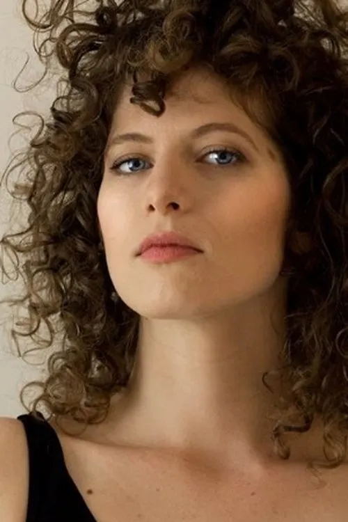 Bethany Price interpretando a Poe