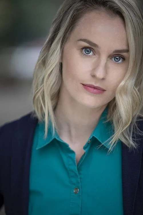 Betsy Graver interpretando a Theresa Bergs