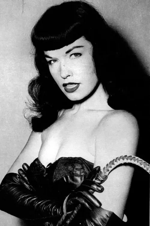 Dita Von Teese ha trabajado con Bettie Page en 2 ocasiones