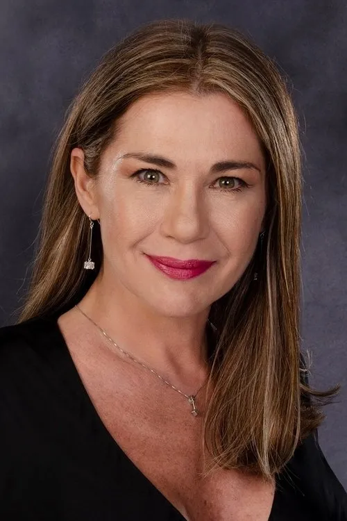 Bettina Grand interpretando a 