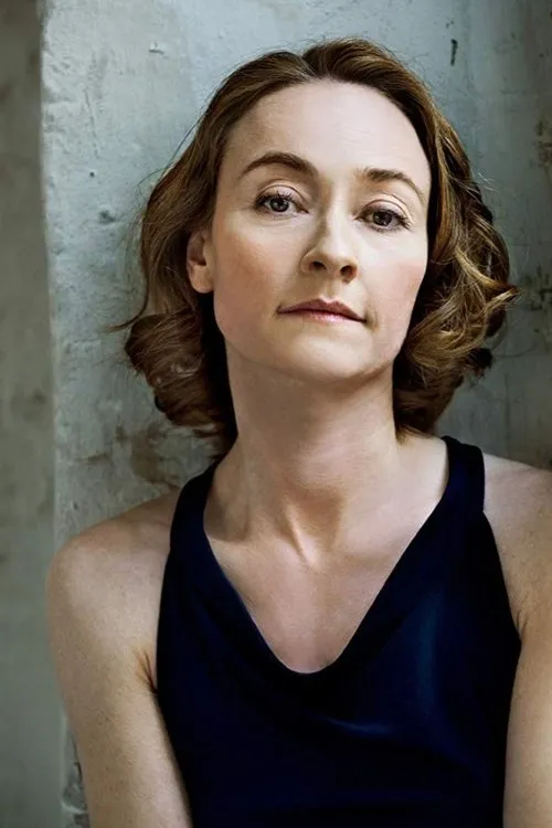 Bettina Lohmeyer interpretando a 