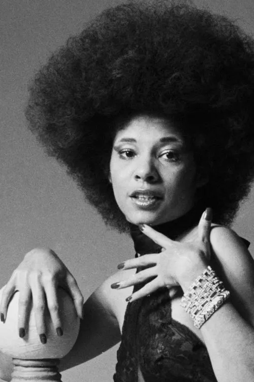 Betty Davis interpretando a 