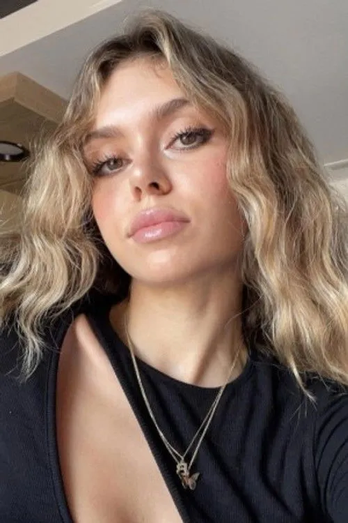 Betül Çakmak — personaje: Kendisi