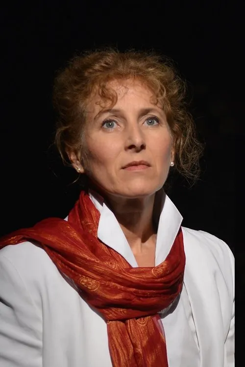 Beverly Charpentier interpretando a 