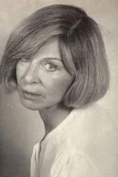 Beyla Genauer interpretando a 