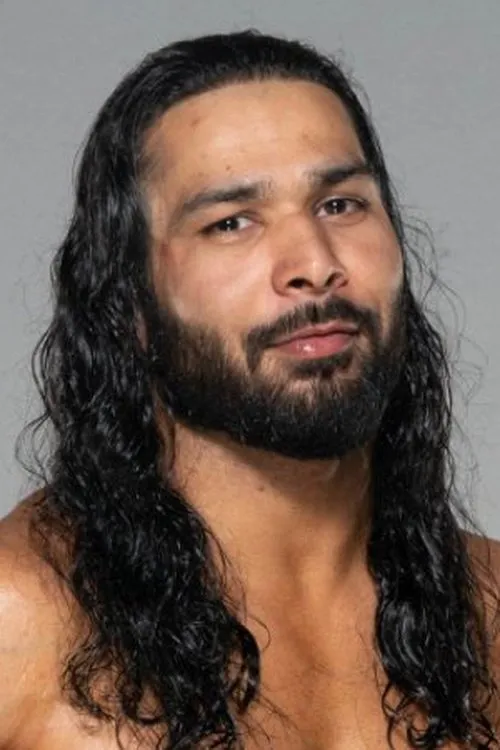 Bhupinder Singh Gujjar interpretando a Bhupinder Gujjar