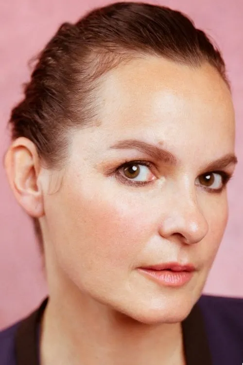 Biljana Stojkoska interpretando a Caroline