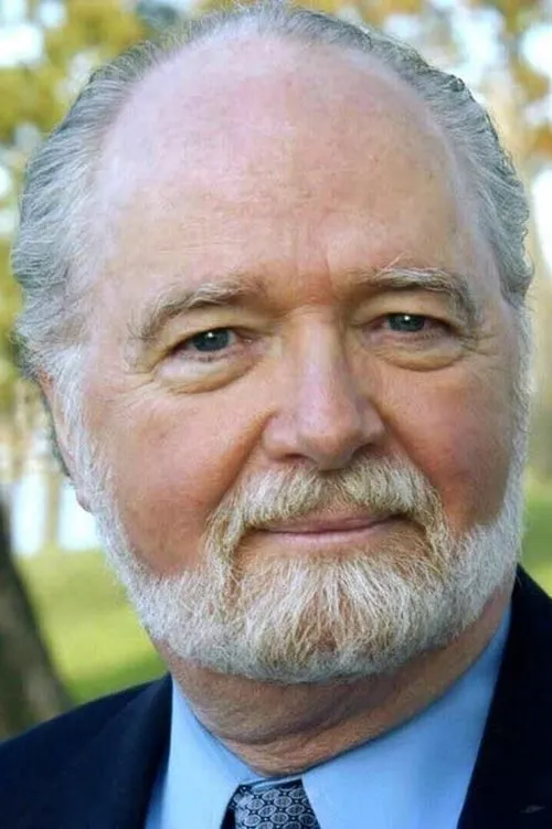 Bill Flynn interpretando a 