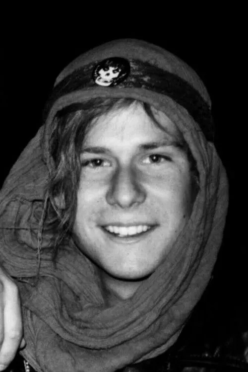 Bill Gould interpretando a Self