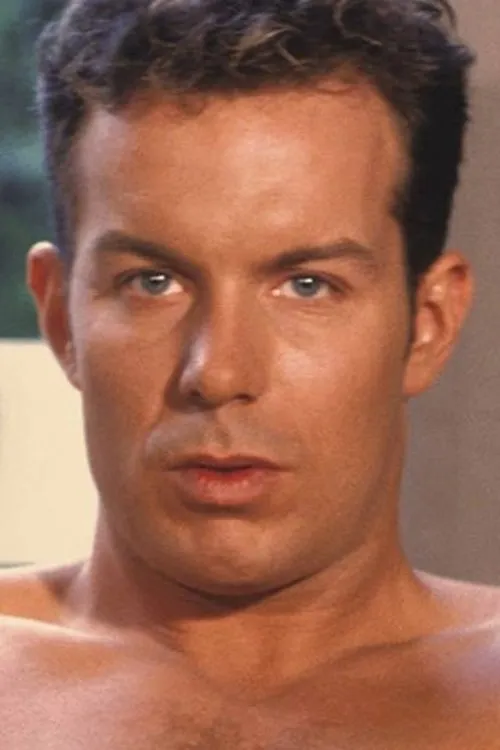 Bill Marlowe interpretando a 