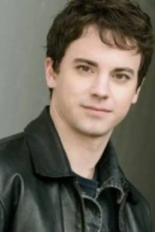 Bill Switzer interpretando a Danny Skyler