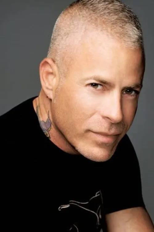 Billy B. interpretando a Self